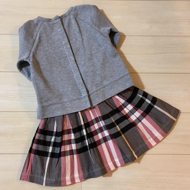 BURBERRY(バーバリー)のBURBERRY CHILDREN トレーナー ワンピース 8Y 135㎝ キッズ/ベビー/マタニティのキッズ服女の子用(90cm~)(ワンピース)の商品写真