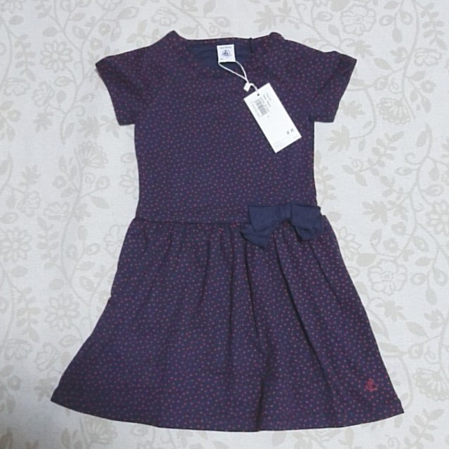 PETIT BATEAU(プチバトー)の新品未使用【PETITBATEAU】ﾌﾟﾘﾝﾄﾌﾚﾝﾁｽﾘｰﾌﾞﾜﾝﾋﾟｰｽ キッズ/ベビー/マタニティのキッズ服女の子用(90cm~)(ワンピース)の商品写真