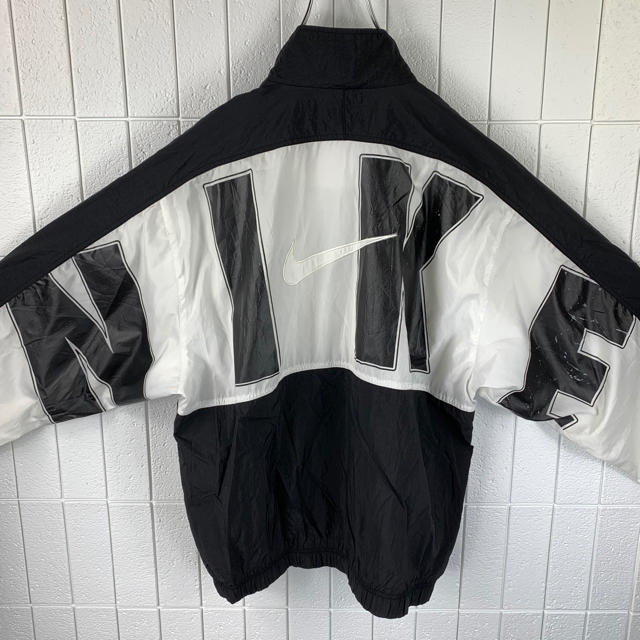 NIKE(ナイキ)のkikiさん 専用 ナイキ 激レア バックロゴ 銀タグ ゆるだぼ 90sナイロン メンズのジャケット/アウター(ナイロンジャケット)の商品写真