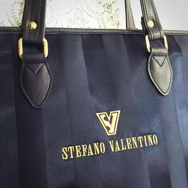 VALENTINO(ヴァレンティノ)のVALENTINOストライプトートバッグ レディースのバッグ(トートバッグ)の商品写真