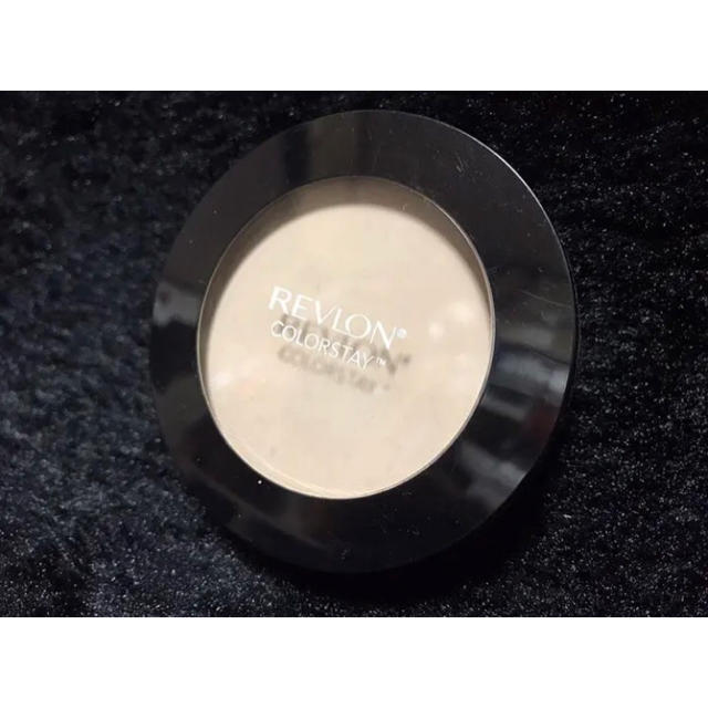 REVLON(レブロン)のREVLONプレストパウダー コスメ/美容のベースメイク/化粧品(フェイスパウダー)の商品写真