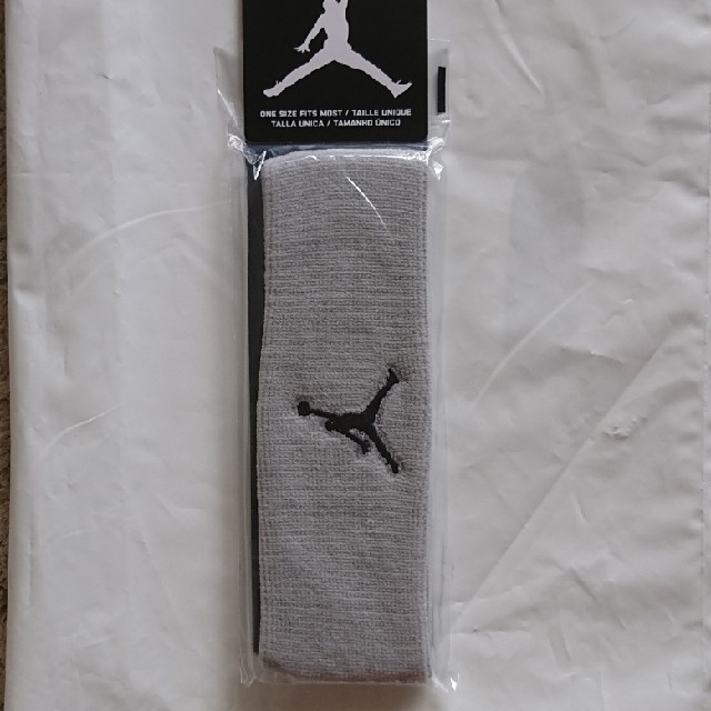 NIKE(ナイキ)の新品 NIKE jordan basketball head band グレー レディースのヘアアクセサリー(ヘアバンド)の商品写真