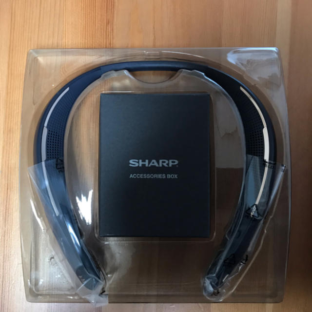 SHARP(シャープ)のシャープ ネックスピーカー AN-SS1 スマホ/家電/カメラのオーディオ機器(ヘッドフォン/イヤフォン)の商品写真