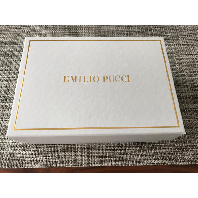 EMILIO PUCCI(エミリオプッチ)のエミリオプッチ ポーチ 新品未使用 正規品 レディースのファッション小物(ポーチ)の商品写真