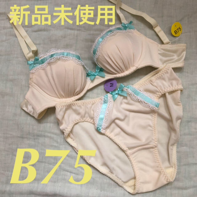  B75 M　新品未使用　ブラジャー＆ショーツ レディースの下着/アンダーウェア(ブラ&ショーツセット)の商品写真