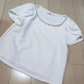 ダズリン(dazzlin)の未使用パール付きショート丈　Tシャツ(Tシャツ(半袖/袖なし))