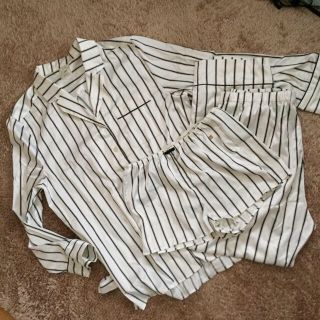 ストライプサテンパジャマセット