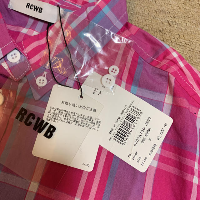 RODEO CROWNS WIDE BOWL(ロデオクラウンズワイドボウル)の新品タグ付き チェックシャツ ロデオ レディースのトップス(シャツ/ブラウス(半袖/袖なし))の商品写真