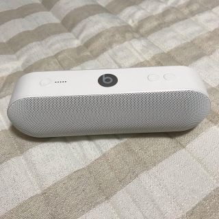 ビーツバイドクタードレ(Beats by Dr Dre)の【箱無し美品】beats pill + スピーカー  白(スピーカー)