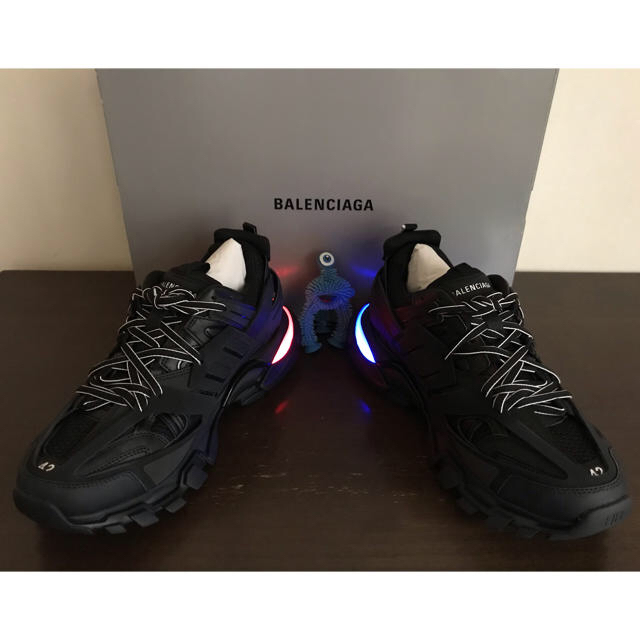 が大特価！ Balenciaga - 42 トラックLEDトレーナー 完売品