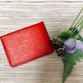 ルイヴィトン(LOUIS VUITTON)のLOUIS VUITTON ルイヴィトン エピ カードケース 定期入れ レッド (名刺入れ/定期入れ)