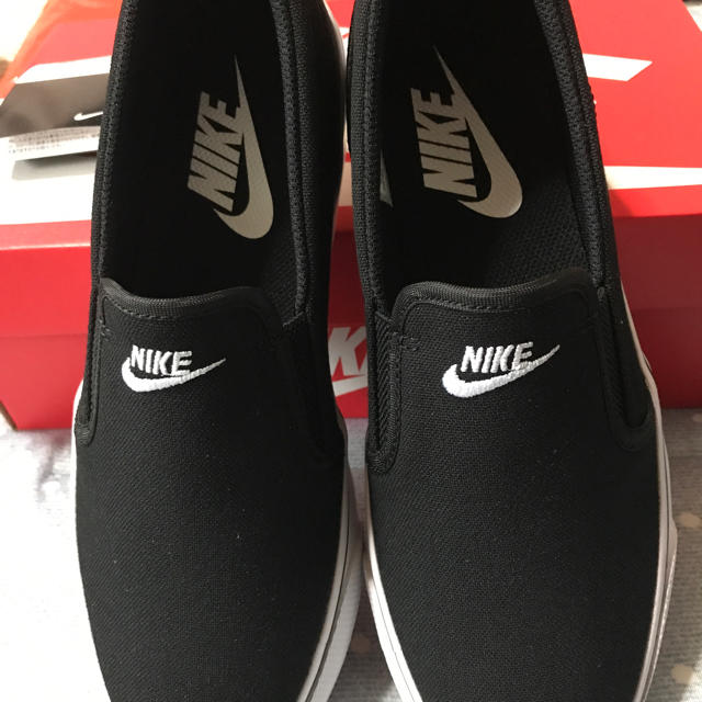 NIKE(ナイキ)のクオン様 専用 NIKE スリッポン 25.5cm 新品未使用 レディースの靴/シューズ(スニーカー)の商品写真