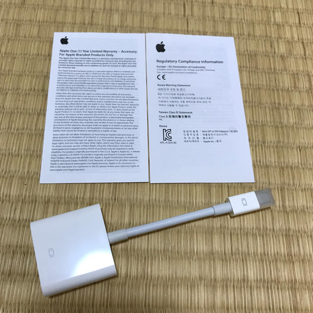 Apple(アップル)のMini Displayport to DVI Adapter スマホ/家電/カメラのPC/タブレット(PC周辺機器)の商品写真