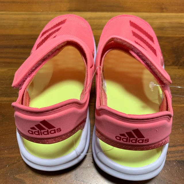 adidas(アディダス)のアディダス サンダル 19cm FortaSwim C AC8297  ピンク キッズ/ベビー/マタニティのキッズ靴/シューズ(15cm~)(サンダル)の商品写真