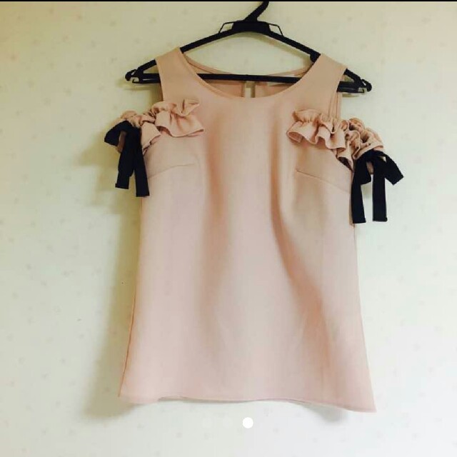 MIIA(ミーア)のミーア リボン ピンク トップス レディースのトップス(Tシャツ(半袖/袖なし))の商品写真