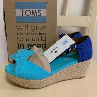 トムズ(TOMS)の新品未使用‼︎TOMSトムス ウェッジサンダル ブルー w7.5(サンダル)