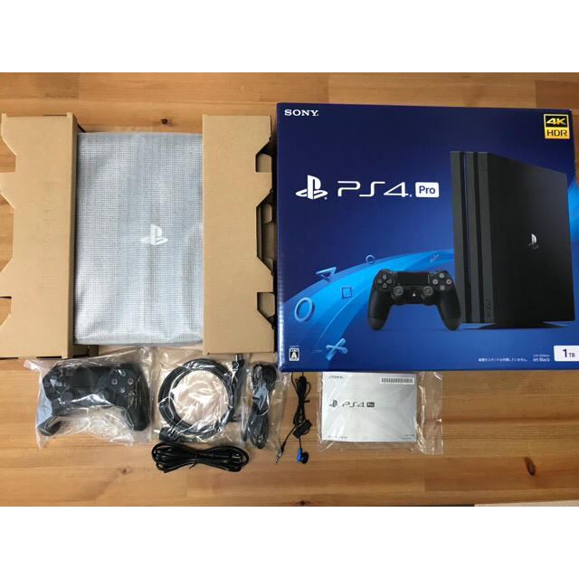 PlayStation4(プレイステーション4)のPS4 PRO CUH-7200B B01 エンタメ/ホビーのゲームソフト/ゲーム機本体(家庭用ゲーム機本体)の商品写真