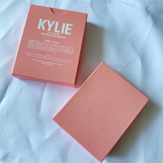 Kylie Cosmetics(カイリーコスメティックス)のKylie Cosmetics チーク Barely Legal コスメ/美容のベースメイク/化粧品(チーク)の商品写真