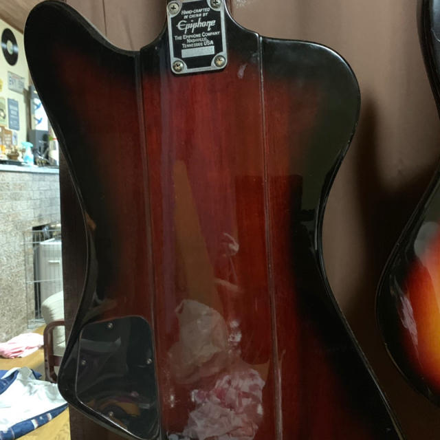 えます⇤ Epiphone ギターの通販 by yocchara's shop｜エピフォンならラクマ - Epiphon サンダーバード なので