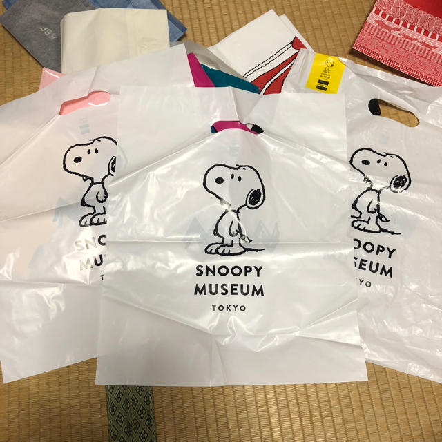 SNOOPY(スヌーピー)のスヌーピーミュージアム ショッパー3枚セット レディースのバッグ(ショップ袋)の商品写真