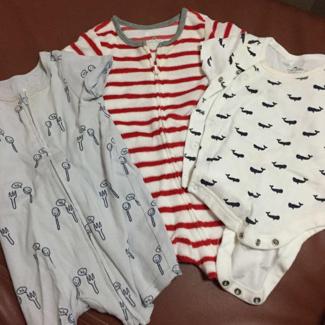 babyGAP(ベビーギャップ)のベビーGAP キッズ/ベビー/マタニティのベビー服(~85cm)(ロンパース)の商品写真