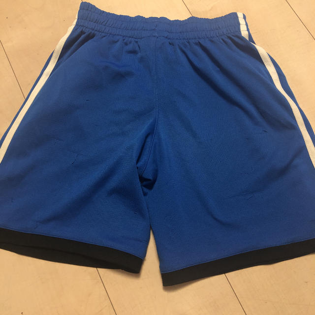 adidas(アディダス)のアディダス 8歳用 サッカーパンツ キッズ/ベビー/マタニティのキッズ服男の子用(90cm~)(パンツ/スパッツ)の商品写真