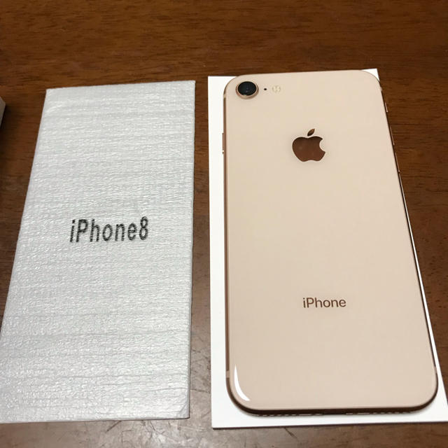 iPhone 8 本体 64GB au 素敵な スマホ/家電/カメラ スマートフォン