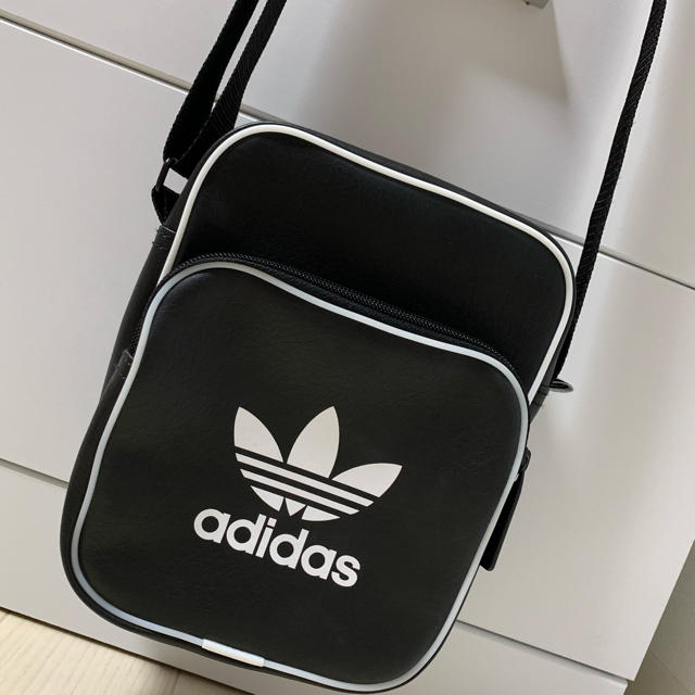 adidas(アディダス)のadidas originals ショルダーミニバッグ レディースのバッグ(ショルダーバッグ)の商品写真