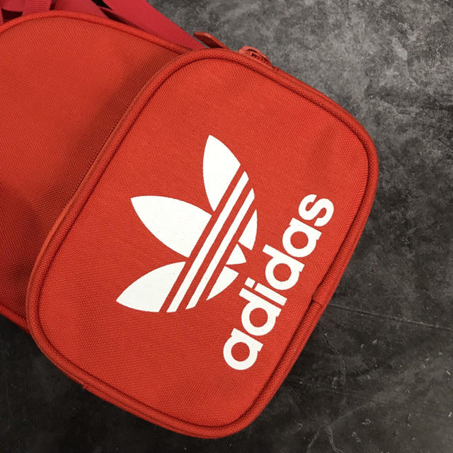 adidas(アディダス)のAdidasSANTIAGO MINI BACKPACK  リュックサック レディースのバッグ(リュック/バックパック)の商品写真