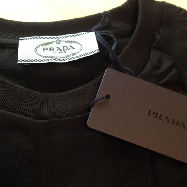 PRADA(プラダ)の新品♡確実正規品 PRADA フリルデザイン Tシャツ ブラック レディースのトップス(Tシャツ(半袖/袖なし))の商品写真