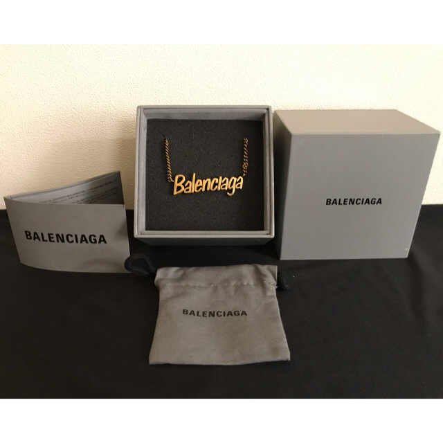 Balenciaga(バレンシアガ)の【新品 希少】Balenciaga タイポ ネックレス ゴールド レディースのアクセサリー(ネックレス)の商品写真