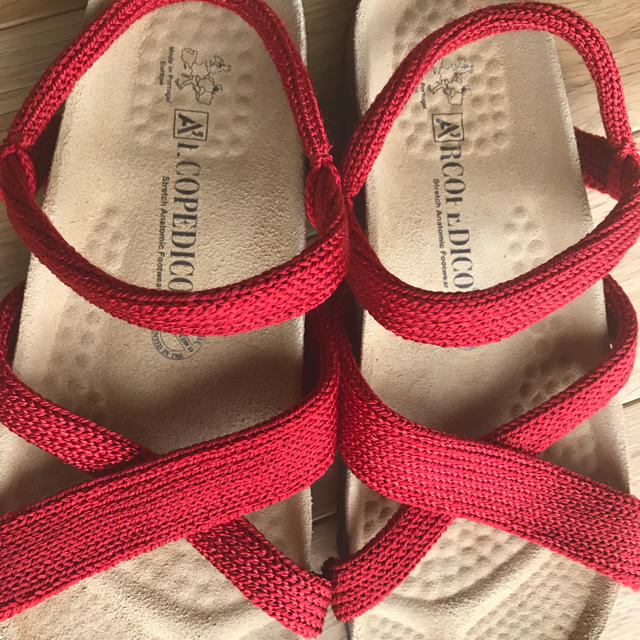 ARCOPEDICO(アルコペディコ)の美品 アルコペディコ サンダル 24.0センチ 37 レッド レディースの靴/シューズ(サンダル)の商品写真