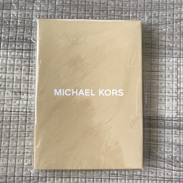Michael Kors(マイケルコース)のマイケルコース パスポートケース 25ans付録 レディースのファッション小物(パスケース/IDカードホルダー)の商品写真