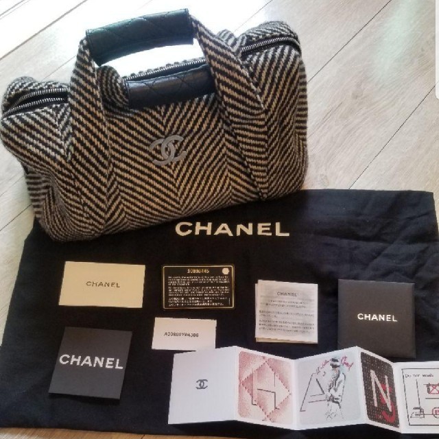 CHANEL(シャネル)のhalf.m様専用　CHANELシャネルトートバッグ レディースのバッグ(トートバッグ)の商品写真