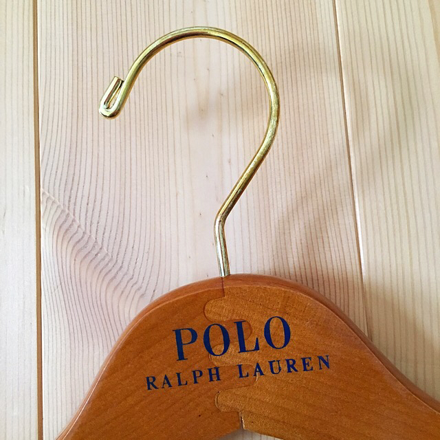 POLO RALPH LAUREN(ポロラルフローレン)のsuzu0613様専用 ラルフローレン木製ハンガー インテリア/住まい/日用品の収納家具(押し入れ収納/ハンガー)の商品写真