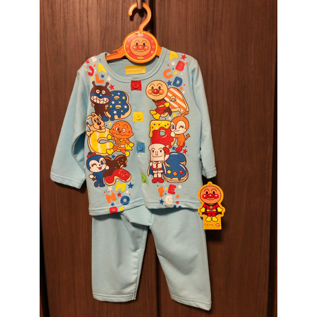 アンパンマン(アンパンマン)の新品 アンパンマンパジャマ 90 キッズ/ベビー/マタニティのキッズ服男の子用(90cm~)(パジャマ)の商品写真