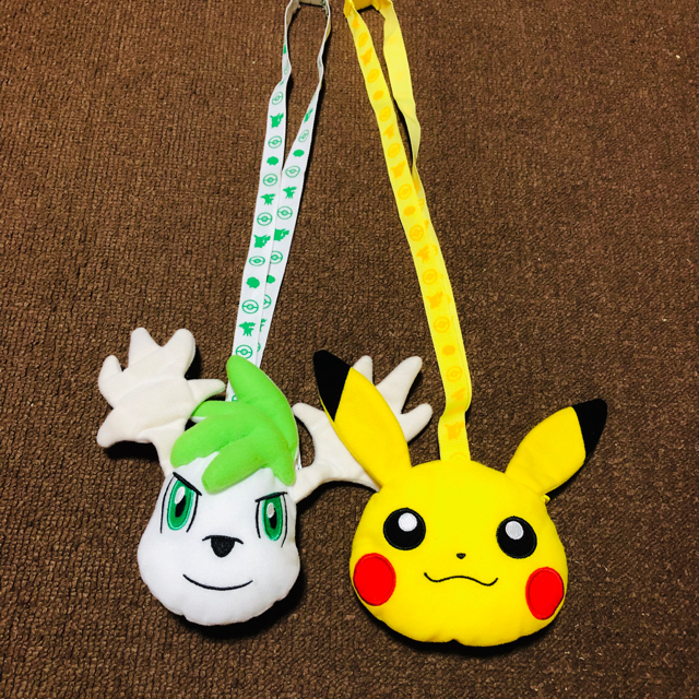 ポケモン(ポケモン)のピカチュウとシェイミのポシェット(バラ売り可) キッズ/ベビー/マタニティのこども用バッグ(ポシェット)の商品写真