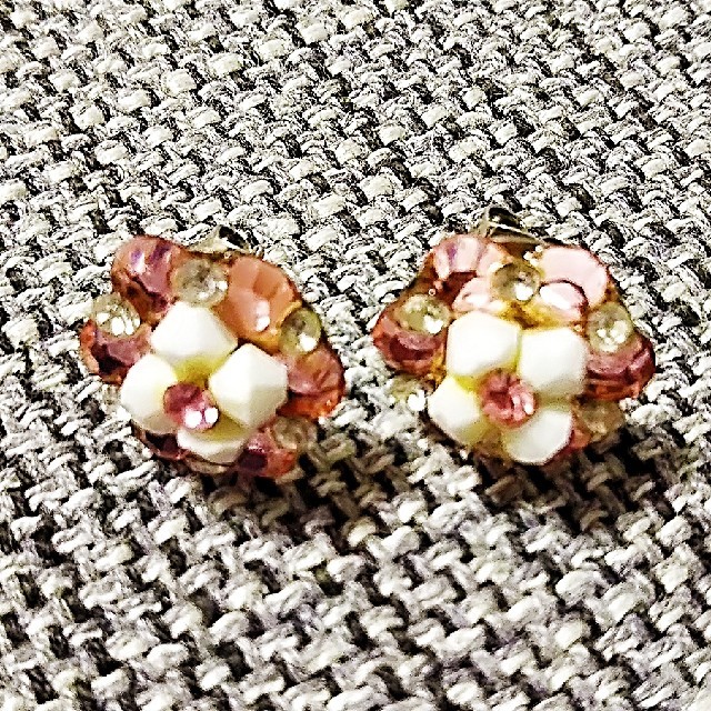 【美品】ピアス 花 フラワー ピンク レディースのアクセサリー(ピアス)の商品写真