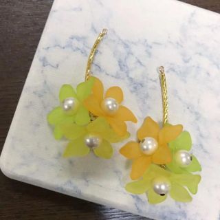 ジルバイジルスチュアート(JILL by JILLSTUART)のハンドメイド ピアス 三輪のお花がゆらゆら可愛い♡(ピアス)