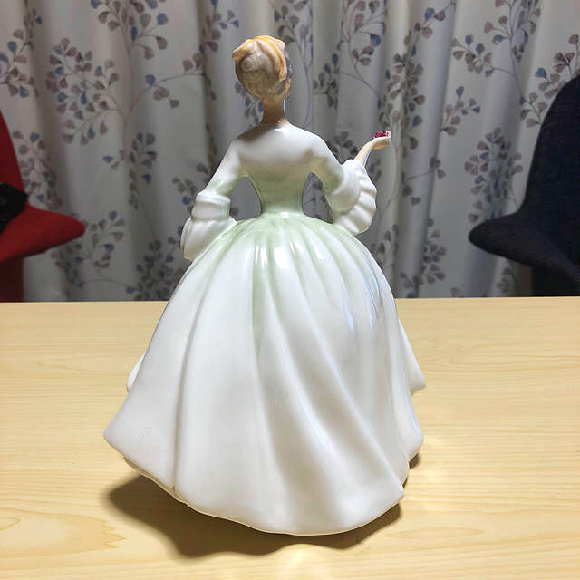 Royal Doulton(ロイヤルドルトン)の美品‼︎ロイヤルドルトン フィギュリン ダイアナ インテリア/住まい/日用品のインテリア小物(置物)の商品写真