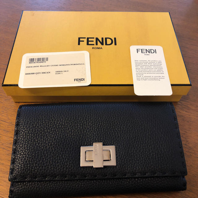 fendiセレリア 財布