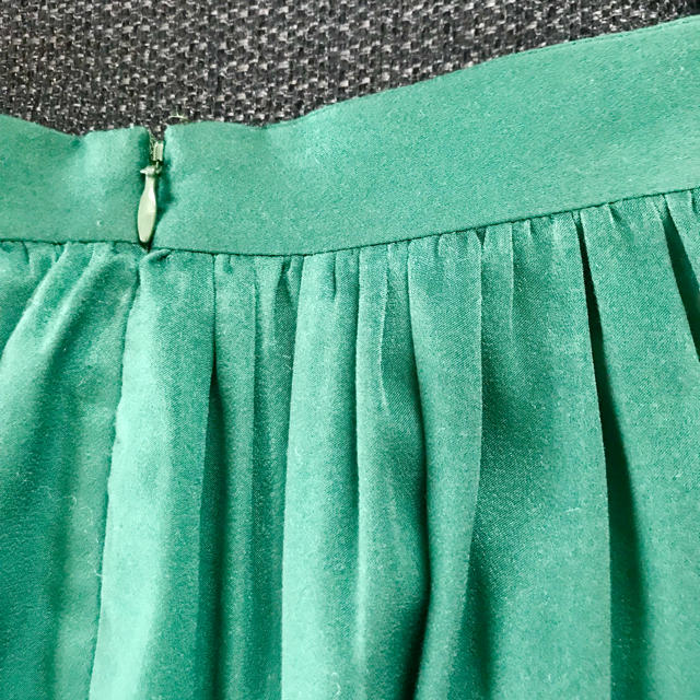 TOMORROWLAND(トゥモローランド)の美品 ドゥロワー ドレステリア アパルトモン  イエナ ミモレスカート レディースのスカート(ひざ丈スカート)の商品写真