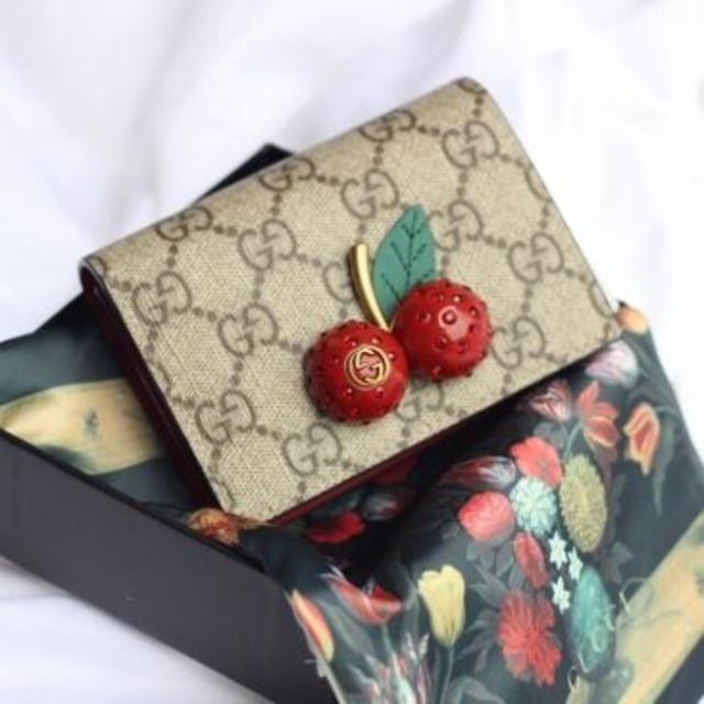 Gucci - 新品　　GUCCI チェリー二つ折り財布の通販 by enny's shop｜グッチならラクマ