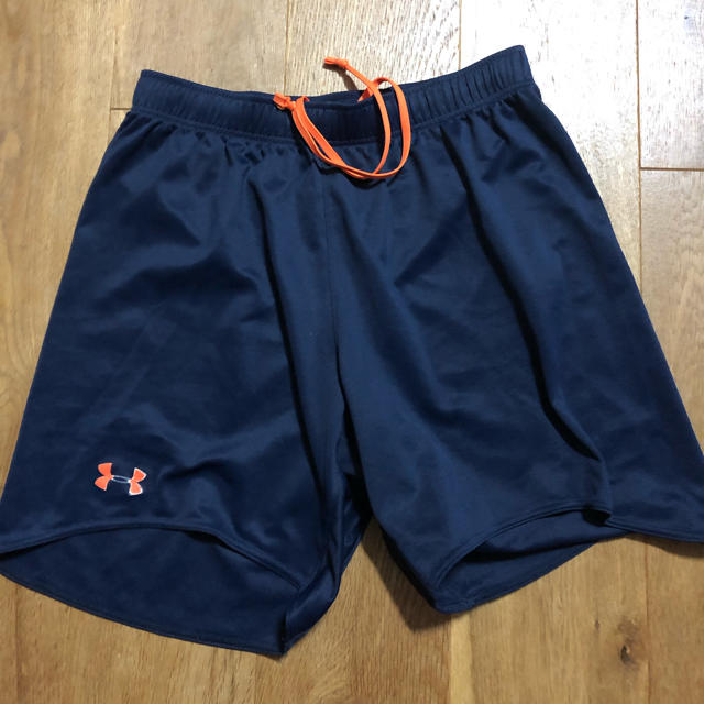 UNDER ARMOUR(アンダーアーマー)のアンダーアーマー  ショートパンツ MD 紺 オレンジ ハーフパンツ 中古 メンズのパンツ(ショートパンツ)の商品写真