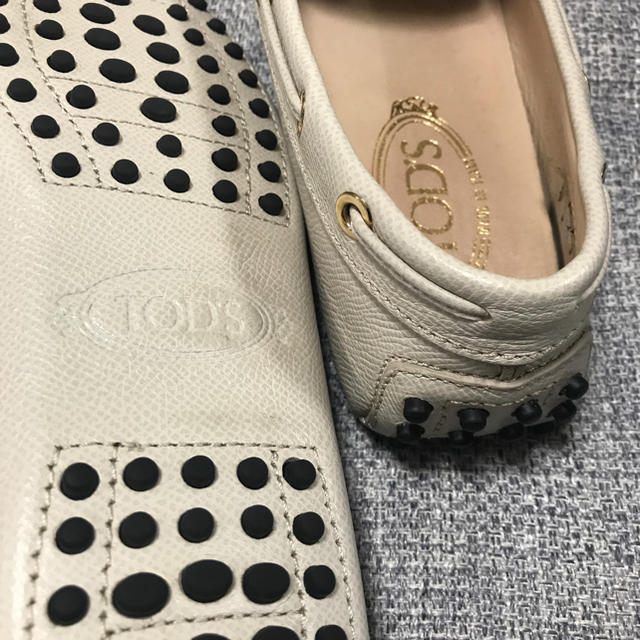 TOD'S(トッズ)の【お値下げ】TOD'S ドライビング シューズ レディース レディースの靴/シューズ(ローファー/革靴)の商品写真