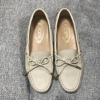 トッズ(TOD'S)の【お値下げ】TOD'S ドライビング シューズ レディース(ローファー/革靴)