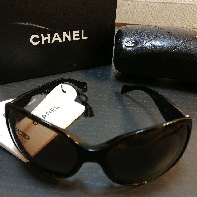 シャネル　サングラス　CHANEL　日本未入荷