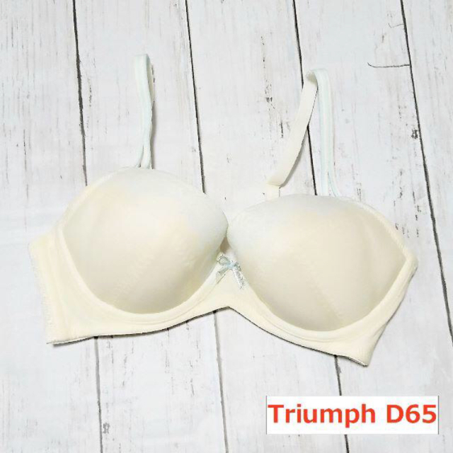 Triumph(トリンプ)の専用ページ★天使のブラ　Triumph　D70,Mサイズ　4821 レディースの下着/アンダーウェア(ブラ&ショーツセット)の商品写真