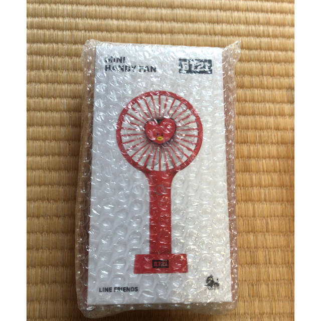 防弾少年団(BTS)(ボウダンショウネンダン)のBT21 MINI HANDY FAN  ミニ 携帯扇風機   スマホ/家電/カメラの冷暖房/空調(扇風機)の商品写真