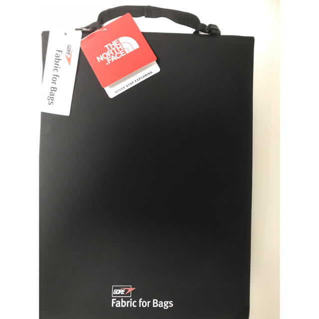 THE NORTH FACE(ザノースフェイス)の【半額】ノースフェイス 収納ケース 新品タグ付き 黒色 防水 手提げケース メンズのバッグ(その他)の商品写真